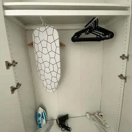 331 Isabelle Cosy Center * Paryż